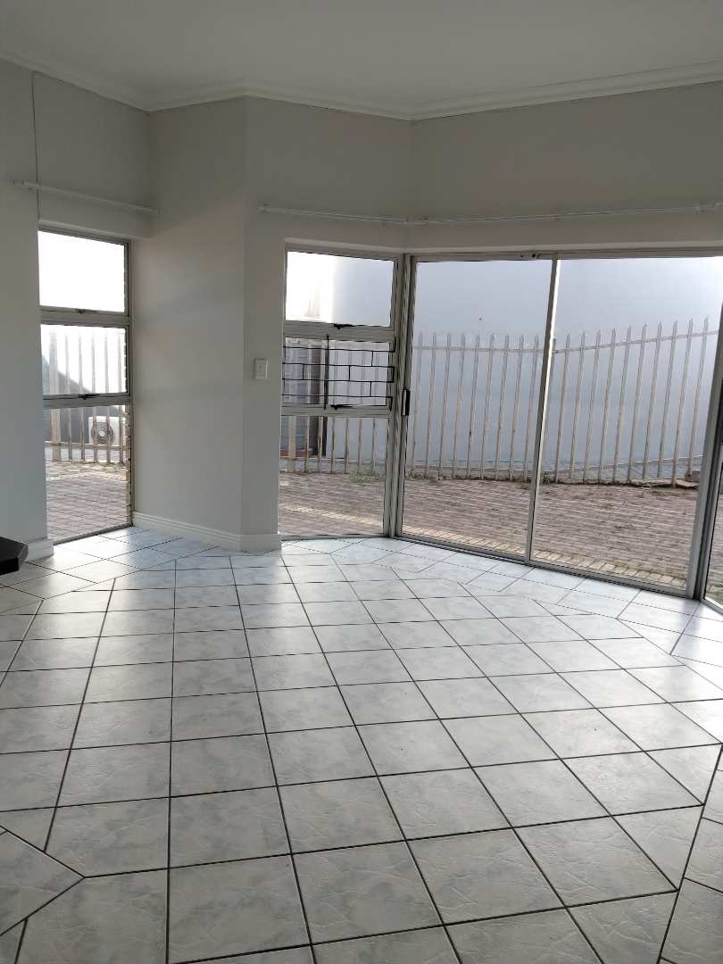 To Let 2 Bedroom Property for Rent in Reebok Western Cape